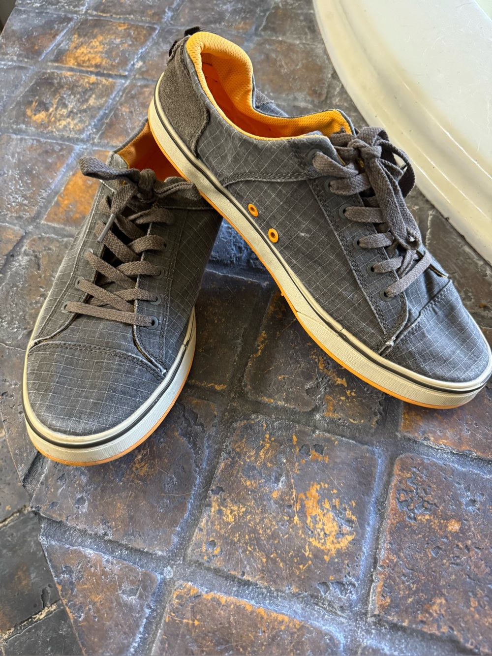 Men's North Face Base Camp Lite casual canvas sneakers sz 10.5 olive orange